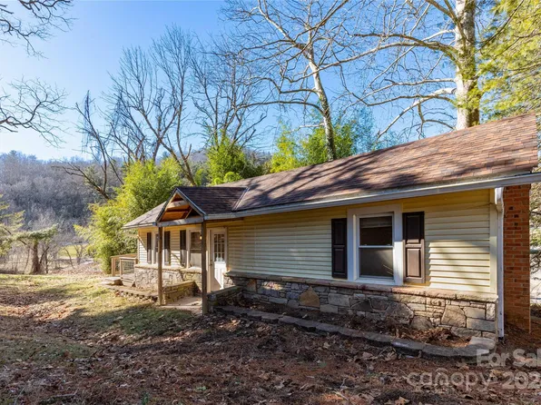 4 Merrill Cir, Fairview, NC 28730