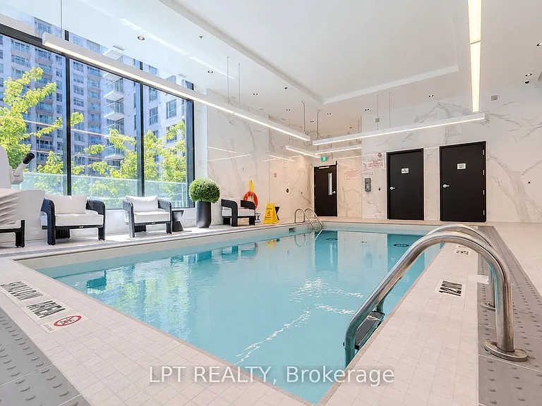 180 George St #1705 — Photo 18