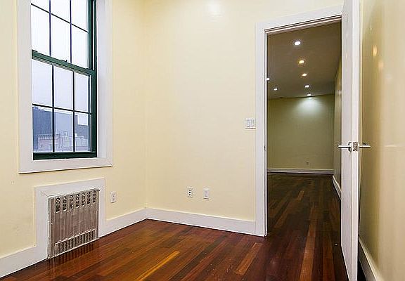 4th image of 276 Boerum St #2L