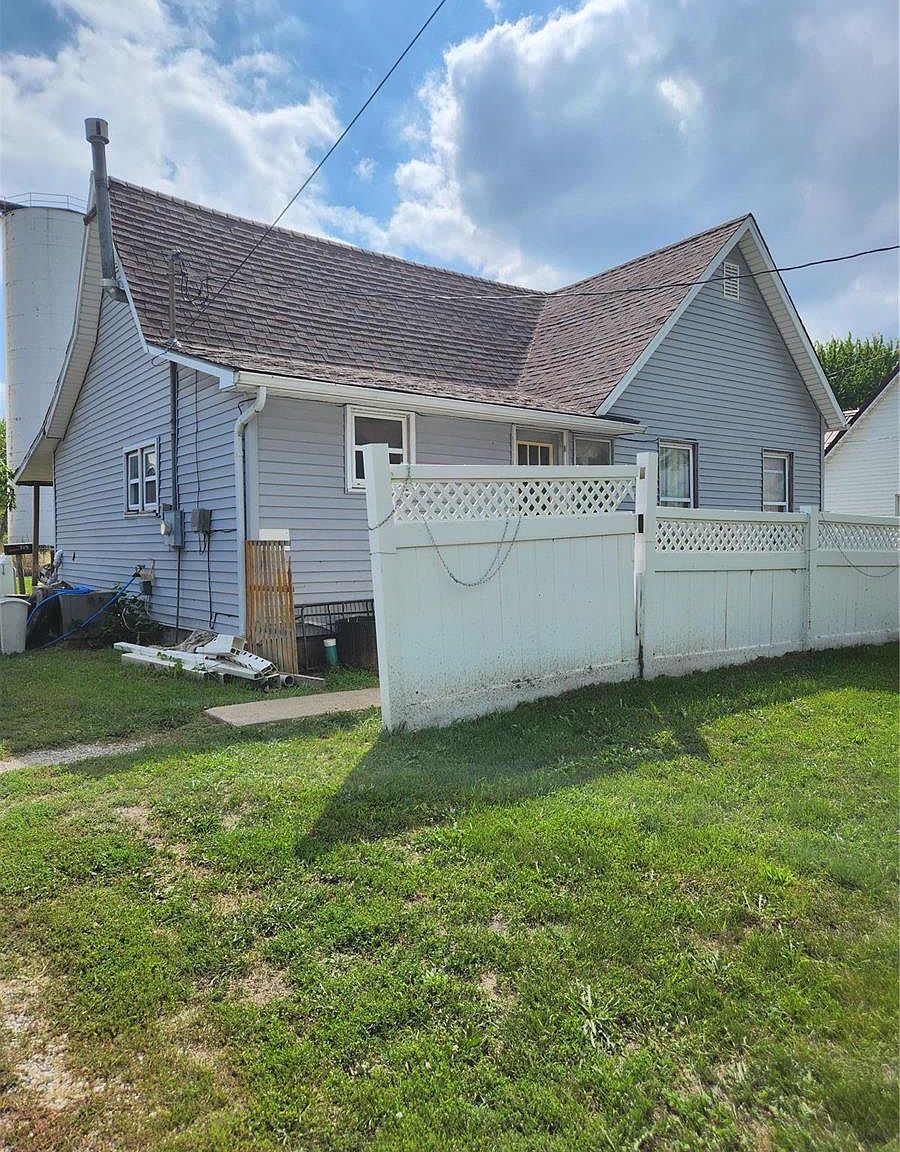 313 E Maple St, Shelbina, MO 63468 MLS 23051047 Zillow