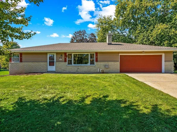 W250S3341 Center ROAD, Waukesha, WI 53189