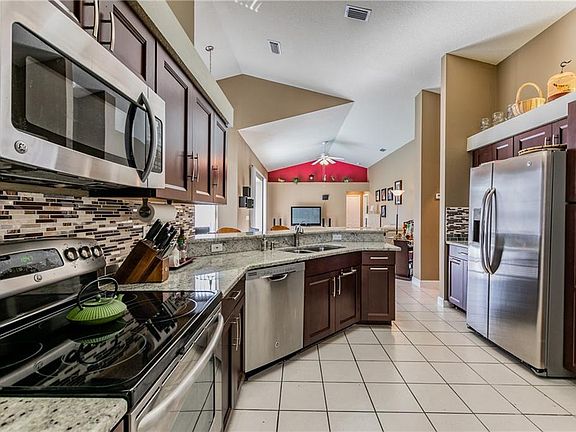 3rd image of 18104 Palm Breeze Dr