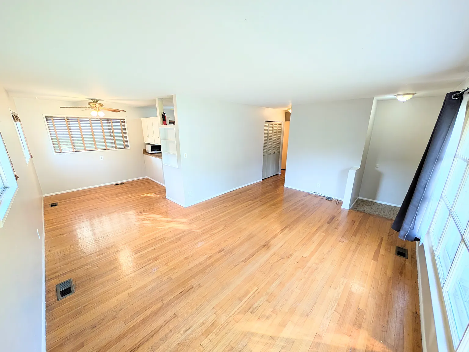 3 bed, 1.5 bath, 1071 sqft, $2,650 — Photo 4