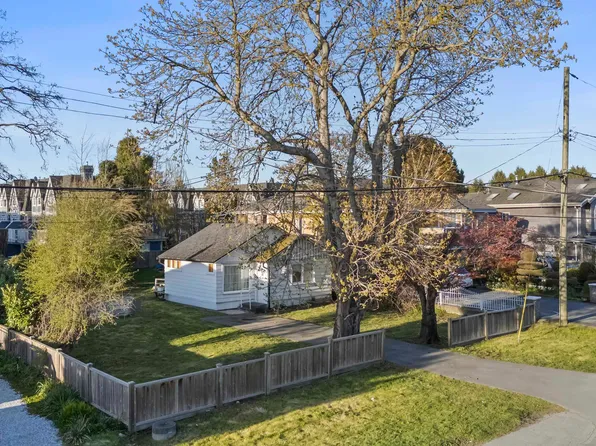 11391 Thorpe Rd, Richmond, BC V6X 1J5