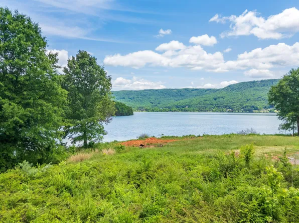 139 Edgewater Way, Jasper, TN 37347