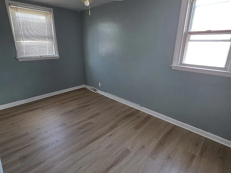 2123 Loney St — Photo 4