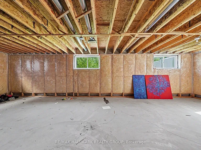 938 Wildcarrot Cres — Photo 30