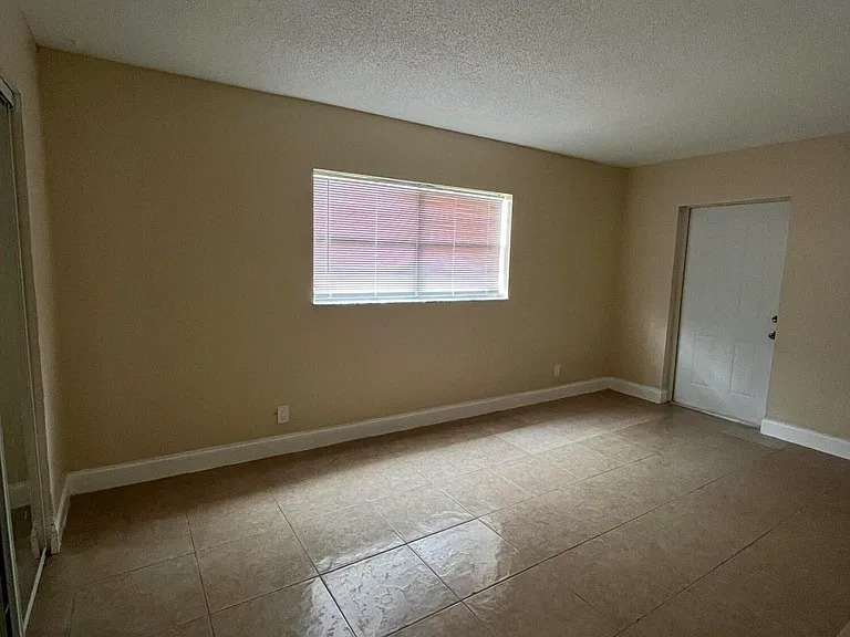 1045 Miami Blvd — Photo 6