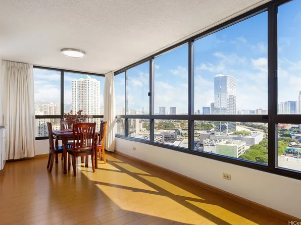 876 Curtis St APT 2403, Honolulu, HI 96813