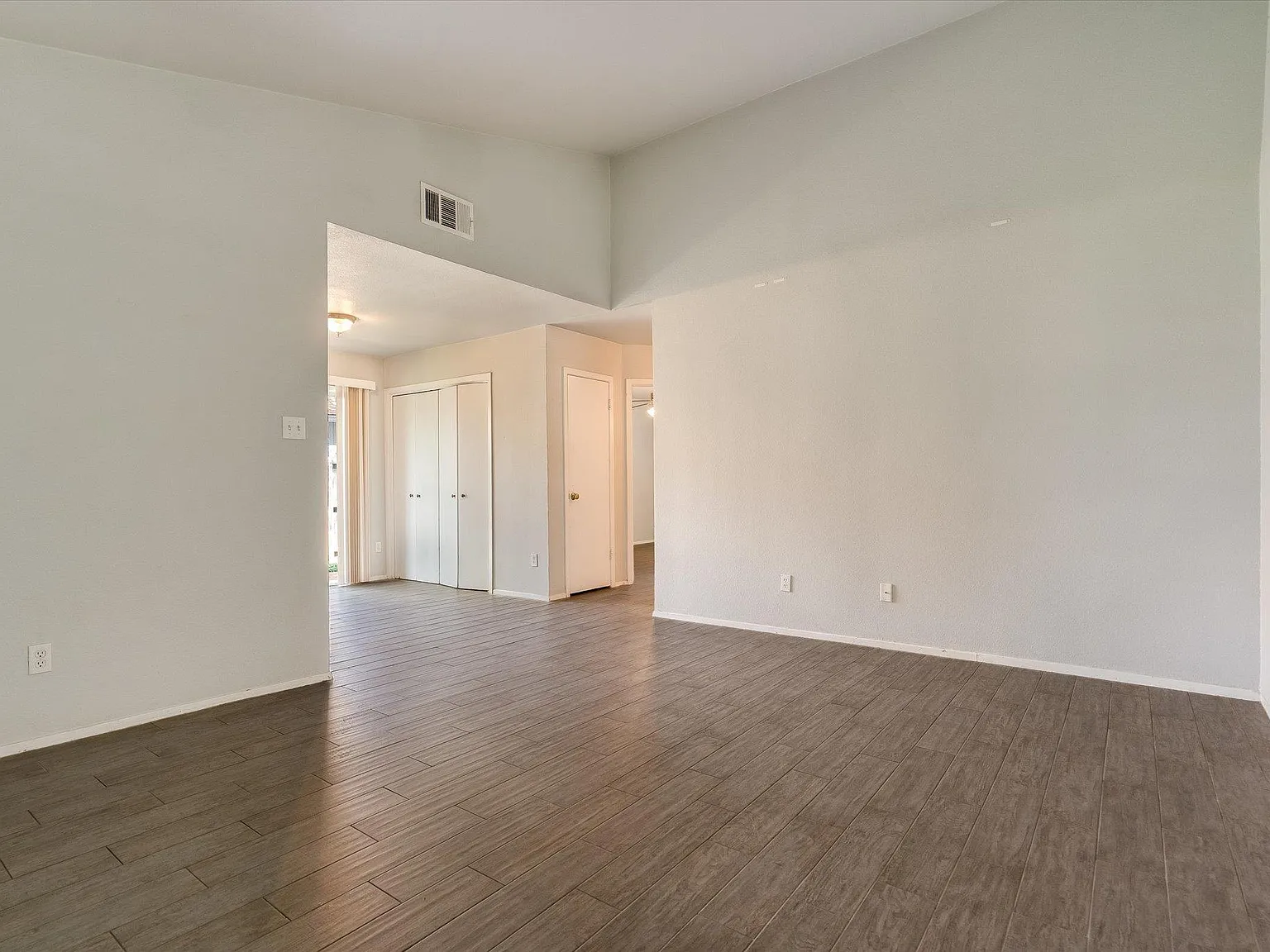 2 bed, 1.0 bath, 800 sqft, $1,450 — Photo 2
