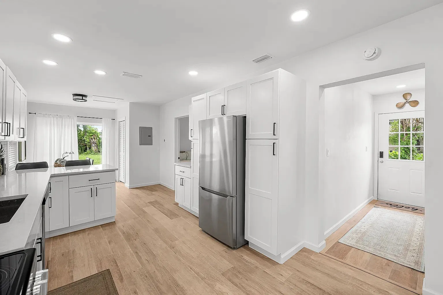 340 N Gray Ave — Photo 4