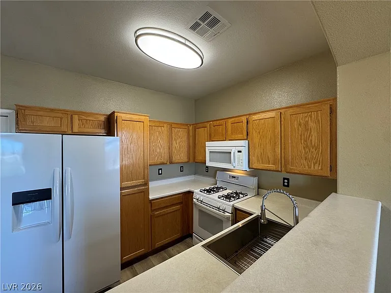 1326 Dusty Creek St — Photo 11