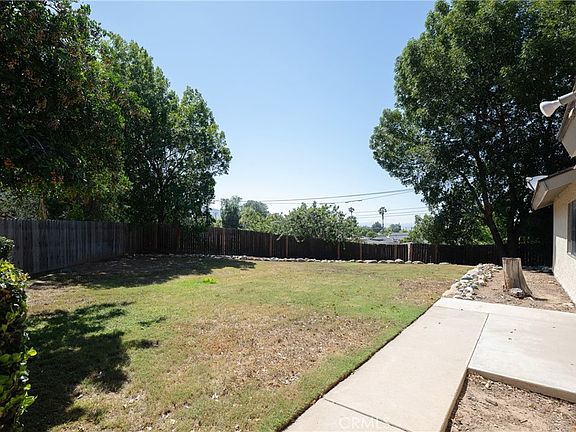 4th image of 1589 Camelot Dr