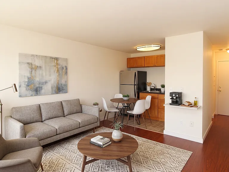 Russell/Central Park in the Heart of Ballard — Photo 18