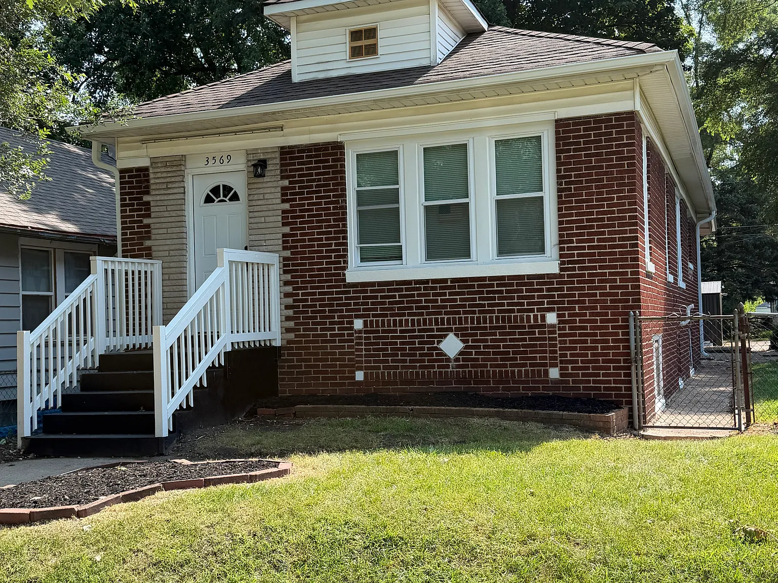 2 bed, 904 sqft, $1,100 — Photo 1