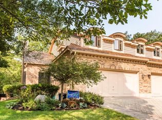 644 Walnut Oaks Dr, Roselle, IL 60172