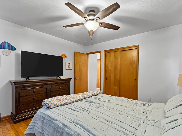 153 Thorlone Ave — Photo 11