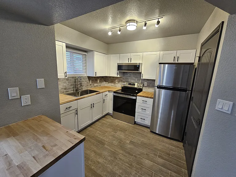 1749 E Pepper Cir #1 — Photo 9