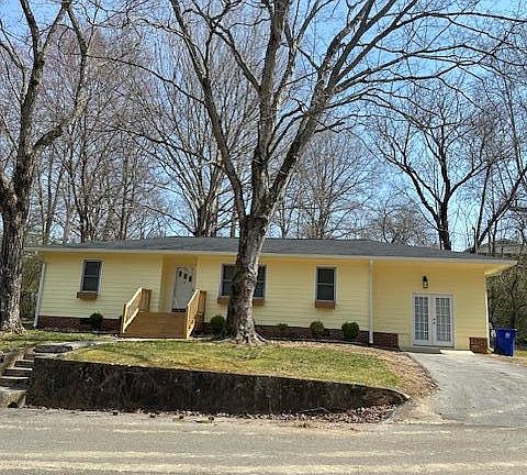 2nd image of 2910 Clearwater Dr NE
