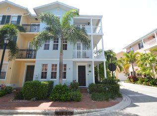 1040 E Heritage Club Cir, Delray Beach, FL 33483