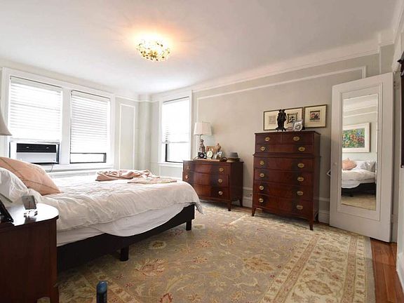 3rd image of 865 W End Ave APT 15C