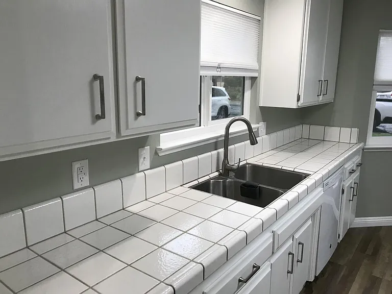1706 Canyon Crest Ln — Photo 3