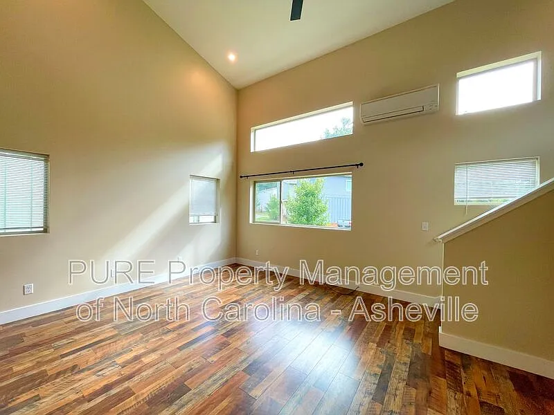 3 bed, 2.5 bath, 1218 sqft, $1,975 — Photo 4