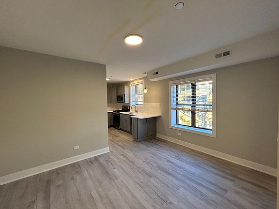 2nd image of 1140 Oak Ave #2E