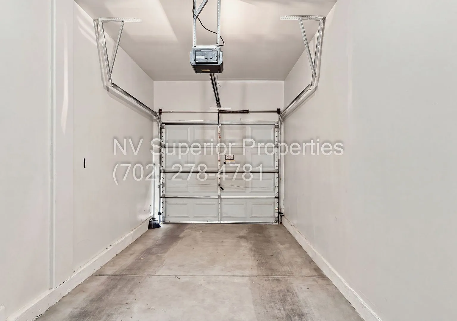 SW!! Mountains Edge Gated Community Pool & Park!! 1 car Garage!! Upgrader front loading Washer an... — Photo 3