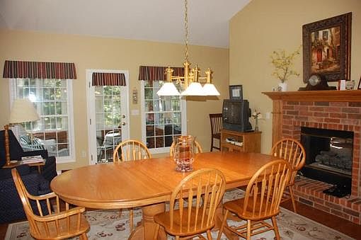 3rd image of 27 Dogwood Cir