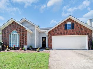 8123 Vermilion Dr, Charlotte, NC 28215