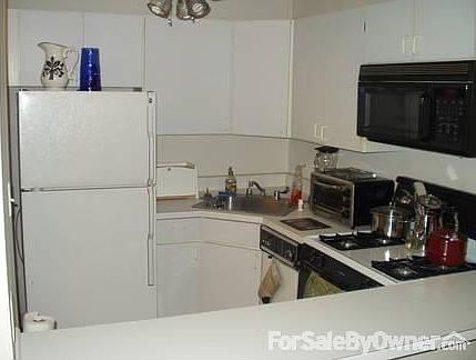 5th image of 230 E Ontario St APT 504