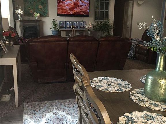 3rd image of 302 Goldenrod Dr