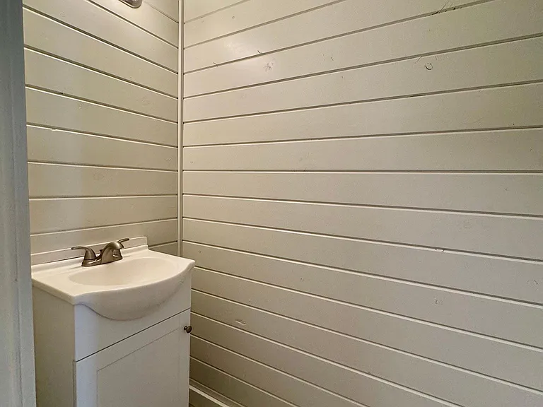 803 Henckley Ave — Photo 5