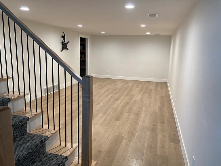 1202 Woodlawn Ave — Photo 14