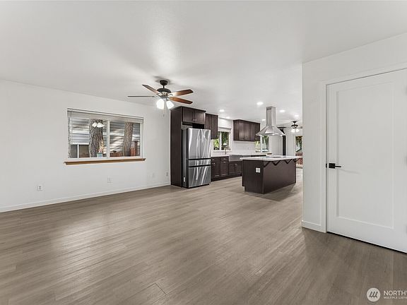 3rd image of 22429 Clearview Court SE