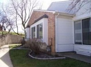 1608 Islandview Ct, Hoffman Estates, IL 60169