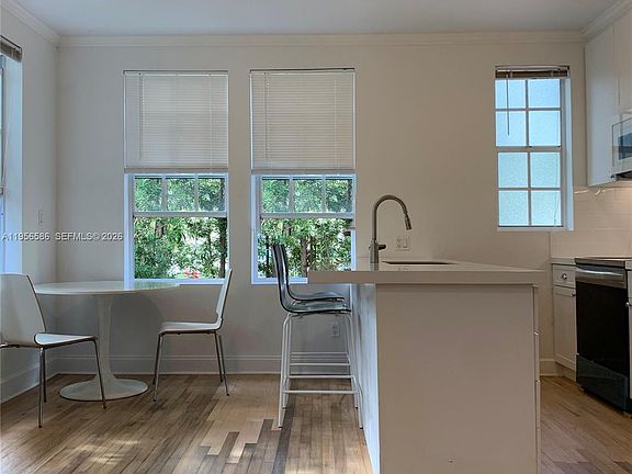 4th image of 4349 Sheridan Ave APT 1
