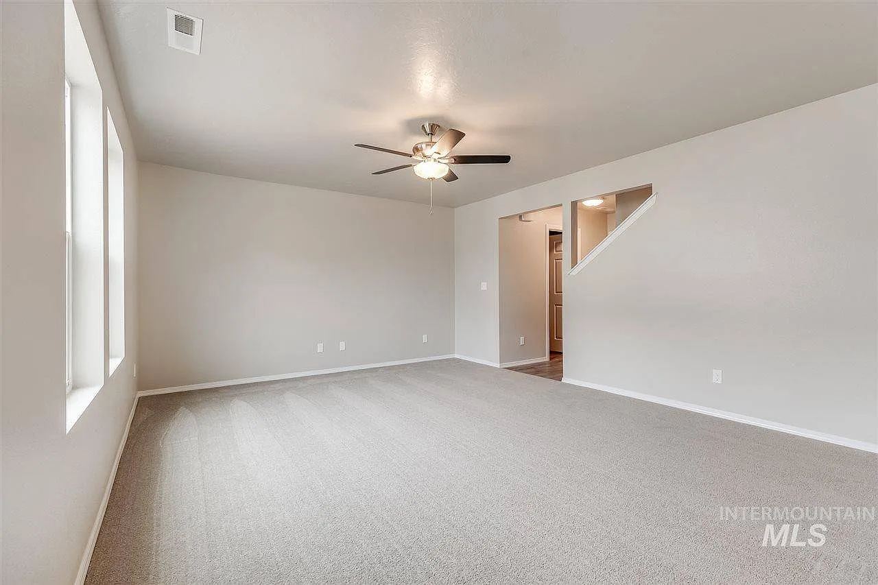 3 bed, 2.5 bath, 1491 sqft, $2,000 — Photo 3