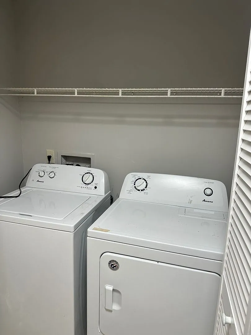 Room in 2 Bedroom Home at Roberts Dr — Photo 4