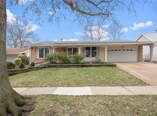 746 Foxwick Dr, Ballwin, MO