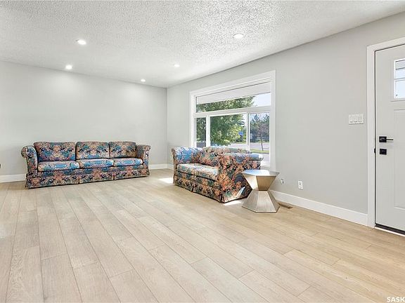 5th image of 1614 McKercher DRIVE