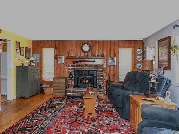 5th image of 18A Middle Island Ave