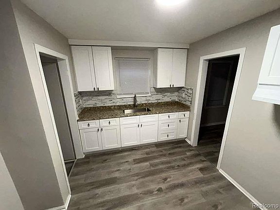 4th image of 20522 Ardmore St