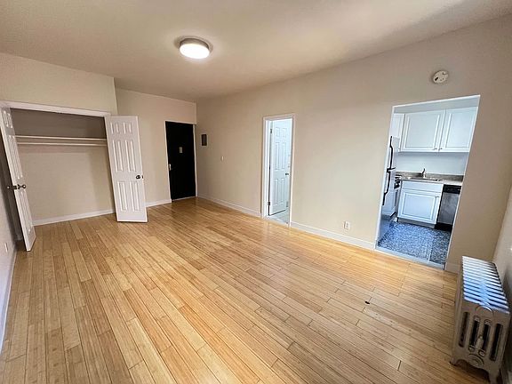 2nd image of 11880 Metropolitan Ave APT 3EE