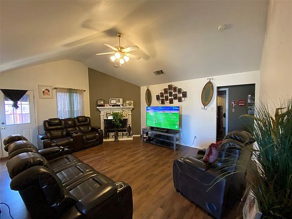 4th image of 1039 Castille Dr