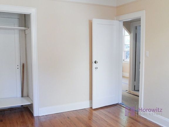 5th image of 3449 Crescent St