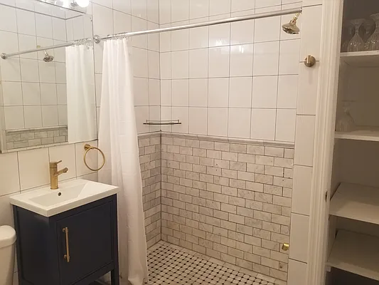 Rented by Metropolis International Realty Inc. | media 35