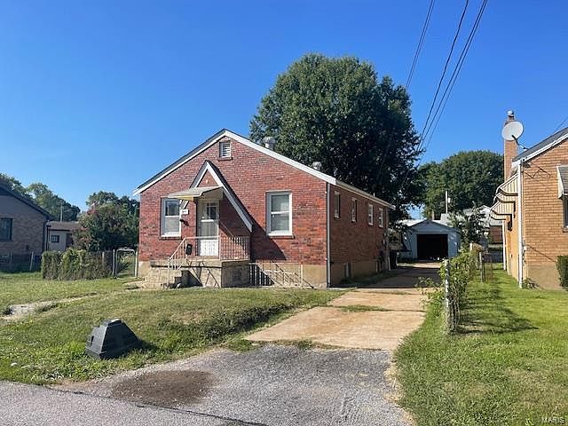 1st image of 245 W Loretta Ave