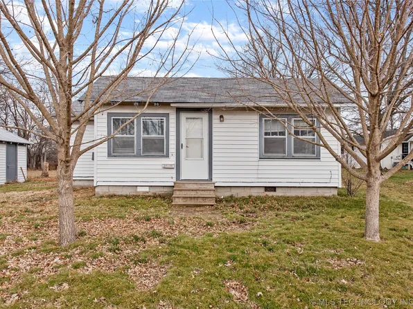 1112 N State St, Wagoner, OK 74467